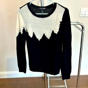 Cute long sleeve sweater with Pearl detail.